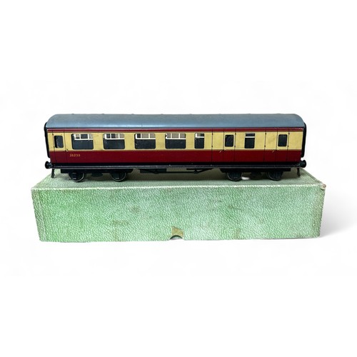 524 - Bassett-Lowke BR 3rd Brake End coach No. 112/0, red and cream running number 26233, generally excell... 