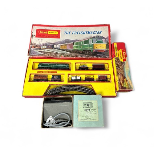 593 - Triang The Freightmaster set No. RS51 including BR green D5572 diesel locomotive, wagons (7), track,... 