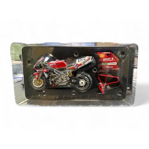 306 - Minichamps 1/12th scale 2000 Ducati 996 Ben Bostrom No. 122 001255, generally excellent in excellent... 