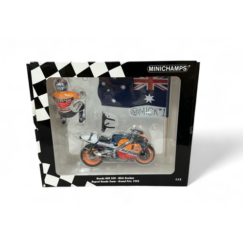 307 - Minichamps 1/12th scale Honda NSR 500 1995 Repsol Mick Doohan No. 122 951001, generally excellent in... 