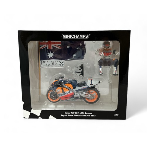 307 - Minichamps 1/12th scale Honda NSR 500 1995 Repsol Mick Doohan No. 122 951001, generally excellent in... 