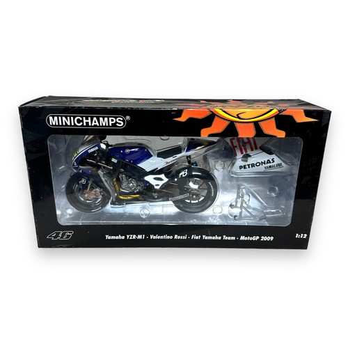 326 - Minichamps 1/12th scale Yamaha YZR-M1 2009 V Rossi No. 122 093046, generally excellent in excellent ... 