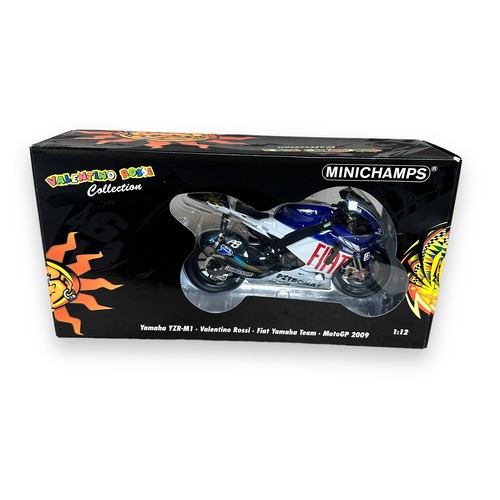 326 - Minichamps 1/12th scale Yamaha YZR-M1 2009 V Rossi No. 122 093046, generally excellent in excellent ... 