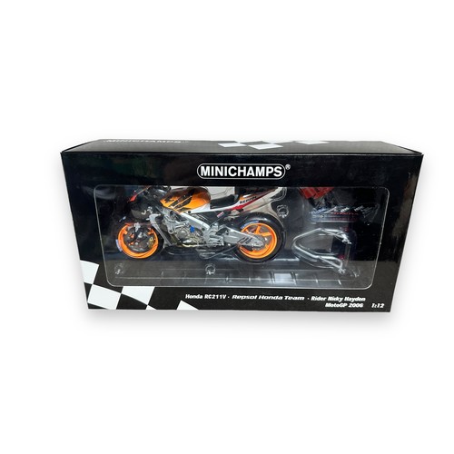 327 - Minichamps 1/12th scale Honda RC211V 2006 N Hayden No. 122 061069, generally excellent in excellent ... 