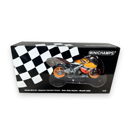 327 - Minichamps 1/12th scale Honda RC211V 2006 N Hayden No. 122 061069, generally excellent in excellent ... 