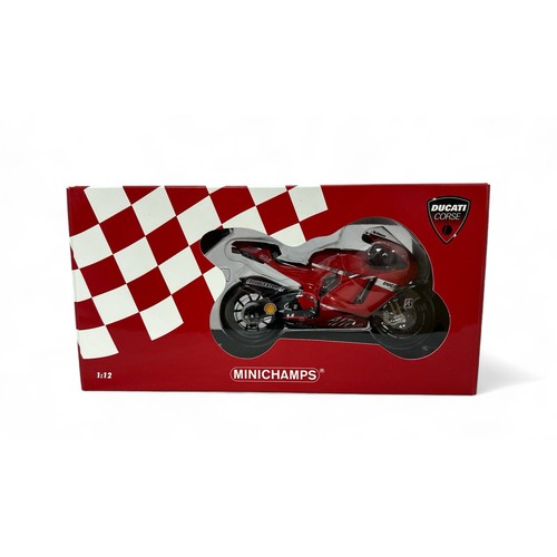 330 - Minichamps 1/12th scale 2007 Ducati Desmo 16 GP7 C Stoner No. 122 070027, generally excellent in exc... 