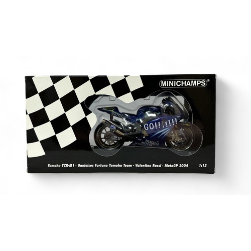 334 - Minichamps 1/12th scale Yamaha YZR-M1 2004 V Rossi No. 122 043046, generally excellent in excellent ... 