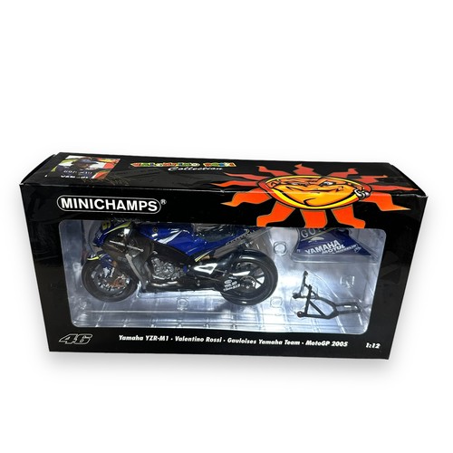 336 - Minichamps 1/12th scale Yamaha YZR-M1 2005 V Rossi No. 122 053046, generally excellent in excellent ... 