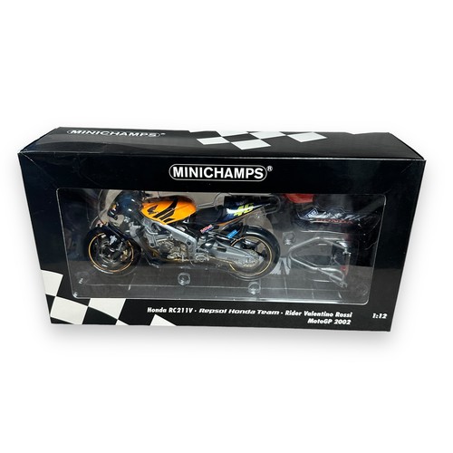 337 - Minichamps 1/12th scale Honda RC211V 2002 V Rossi No. 122 027146, generally excellent in excellent w... 