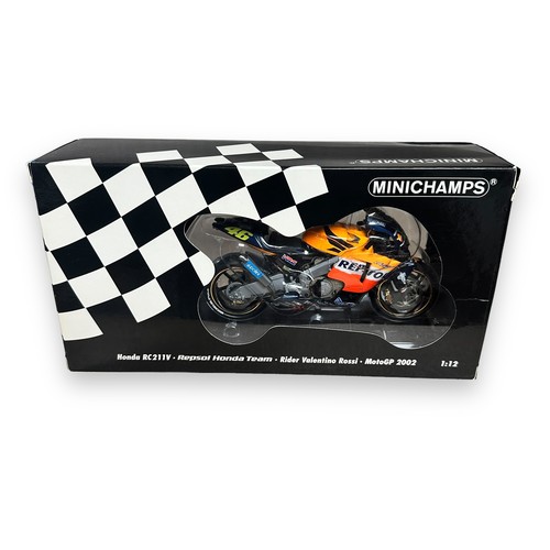 337 - Minichamps 1/12th scale Honda RC211V 2002 V Rossi No. 122 027146, generally excellent in excellent w... 