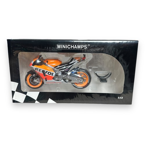 322 - Minichamps 1/12th scale Honda RC213V 2013 M Marquez No. 122 131193, generally excellent in excellent... 