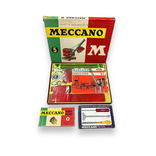 504 - Meccano 1950s onwards green and red No.5 and Gear Set B, plus 3-piece Super Tool Set, generally exce... 