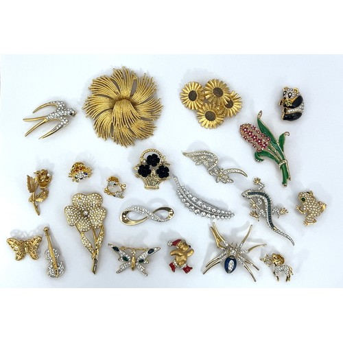 51 - A selection of costume jewellery brooches and pins. (Q21).