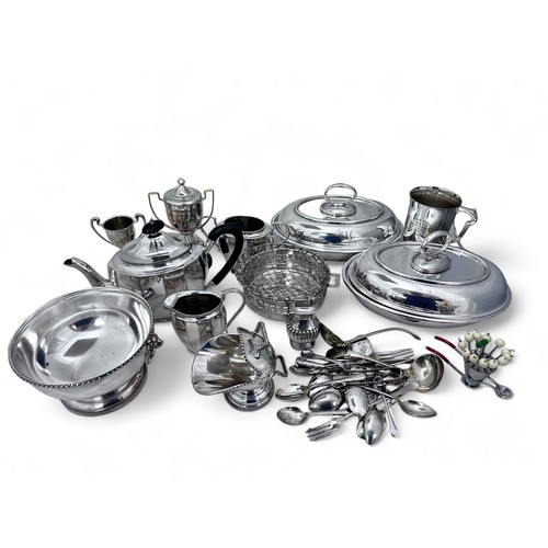 124 - A range of silver plated items