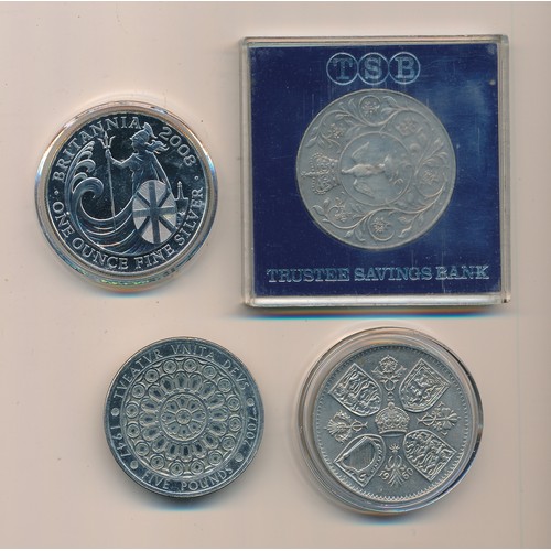 129 - Range of modern coins with encapsulated silver uncirculated £2 Britannia 2008, CuNi £5 2007 and a pa... 