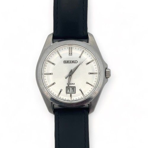 59 - A boxed gents Seiko watch No. 6N76-00A0. Watch is winding and ticking.