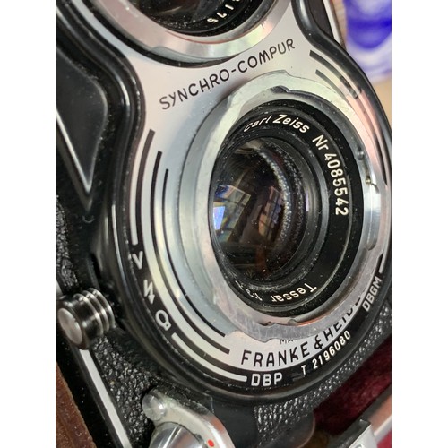 153 - Franke and Heidecke Rollieflex dual-lens camera, serial no T 2196080, having Heidosmat and Carl Zeis... 