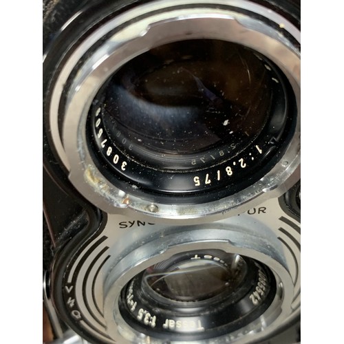 153 - Franke and Heidecke Rollieflex dual-lens camera, serial no T 2196080, having Heidosmat and Carl Zeis... 