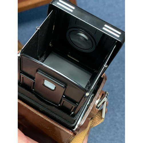 153 - Franke and Heidecke Rollieflex dual-lens camera, serial no T 2196080, having Heidosmat and Carl Zeis... 