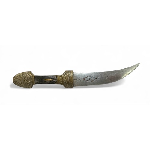 93 - Curved Syrian Jambiya, without sheath. Blade measures approx. 14cm, overall length 25cm.