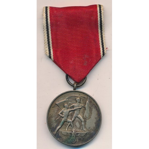 48 - German Third Reich Anchluss Medal for Occupation of Austria, with original ribbon. Second World War.