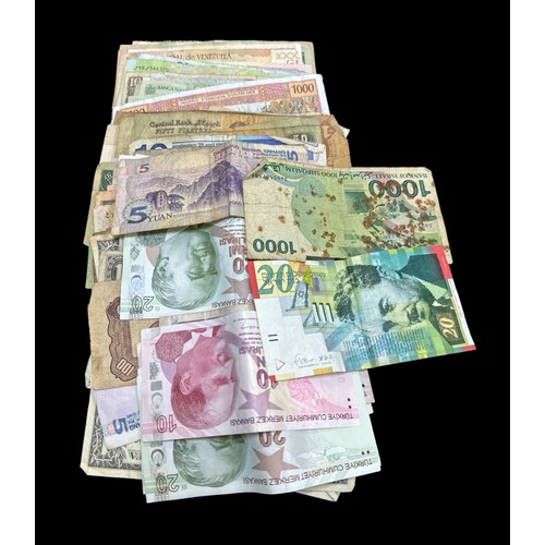 391 - World banknotes collection (150+), in mixed condition with ranges from Belgium, China, Egypt, GB, Ho... 