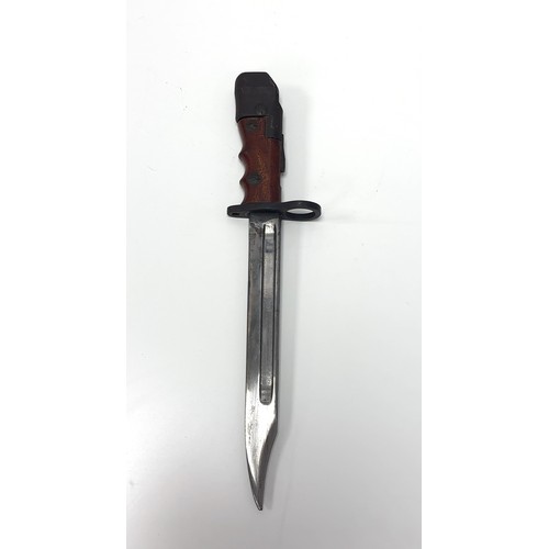 96 - No 7 MKI Swivel Pommel Bayonet 32cm, single edged, clipped point blade with fuller. Forte marked “No... 