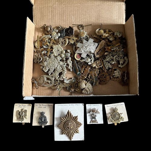 72 - Cap Badges collection, including many better, with Artists, Northamptonshire Yeomanry, Cameron, Manc... 