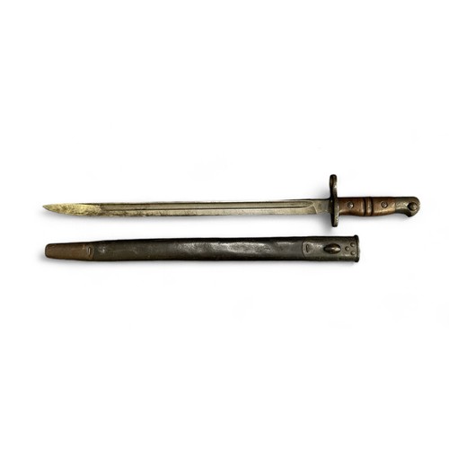 83A - First World War 1913 pattern Remington Bayonet with scabbard. Blade measures 43cm, overall 55cm, in ... 