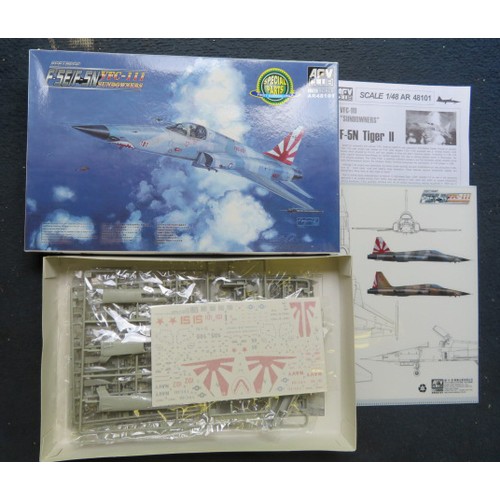 117 - AFV Club 1/48th scale trio of aircraft unmade kits, with F-5E VFC-111 Sundowners No. AR48101, RF-5S ... 