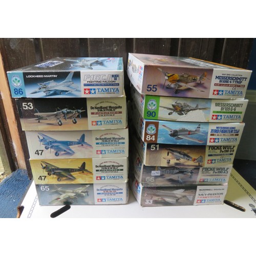 121 - Tamiya 1/72nd scale aircraft unmade kits, with range of WW2 British and German, generally excellent ... 