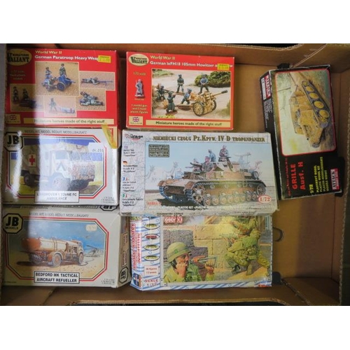 135 - 1/72nd scale military unmade kits, range of UM, JB Models, Valiant Miniatures, etc., generally excel... 