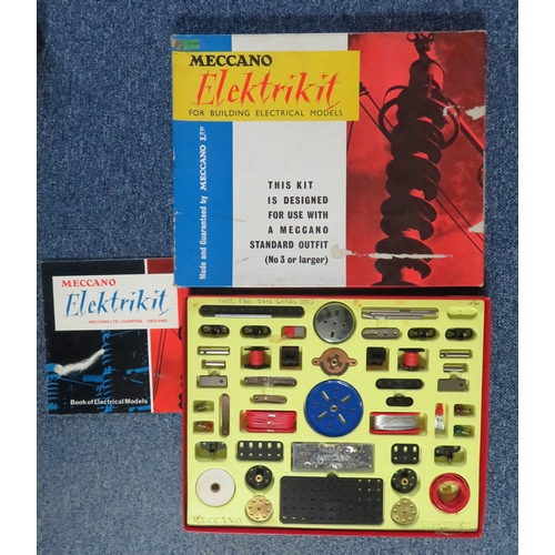 42 - 1963 Meccano Elektrikit set for use with Meccano Standard Outfits of No.3 or larger, with instructio... 