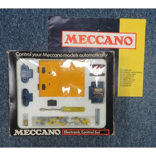 46 - 1972 Meccano Electronic Control set, generally excellent to good plus in good plus window box, with ... 