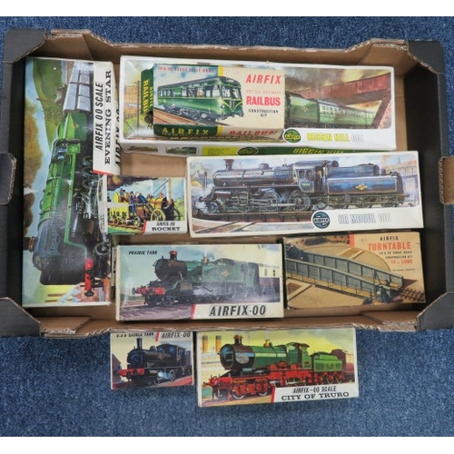 88 - Airfix HO-OO gauge railway unmade plastic kits, generally excellent in good plus boxes, with BR Rail... 