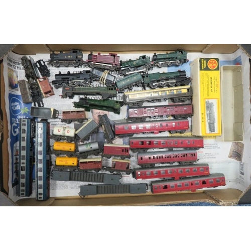 27 - TT gauge unboxed collection, with locomotives (6), coaches (5), wagons (12), plus spare parts, etc.,... 