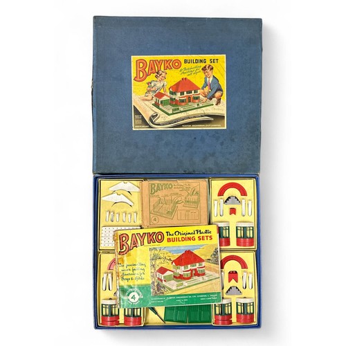 59 - 1959 Bayko Set 4, generally excellent in excellent to good plus 2-layer blue box, with manual and ad... 