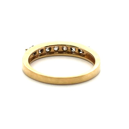 58 - A modern 18ct yellow gold seven stone diamond ring, size P.  Estimated diamond weight 0.35ct. Weight... 