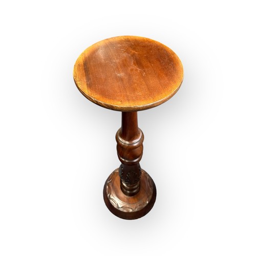 476 - A mahogany jardiniere stand with carved pillar. H75cm, diameter 24.5cm.