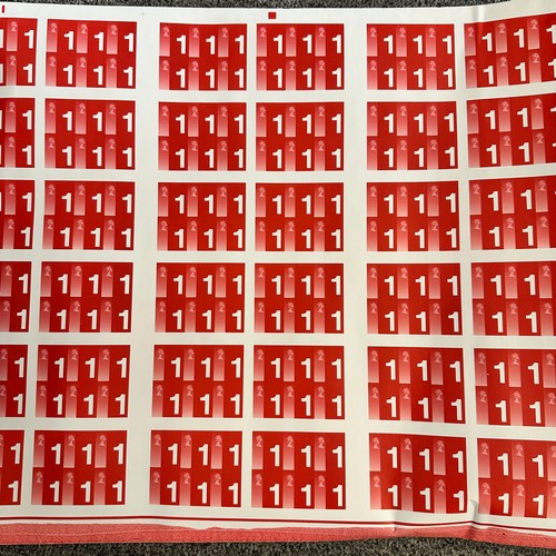 196 - Great Britain, QEII proof design roll with repeated red 1 pattern. Booklet for the blind pattern.