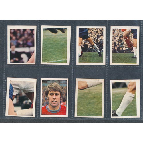 422 - TOP SELLERS (PANINI) and WILLIAMS FORLAG soccer cards, Bobby Moore, George Best etc. Mixed condition... 