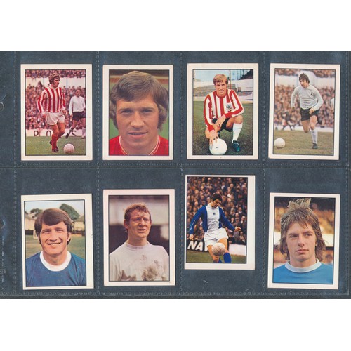 422 - TOP SELLERS (PANINI) and WILLIAMS FORLAG soccer cards, Bobby Moore, George Best etc. Mixed condition... 