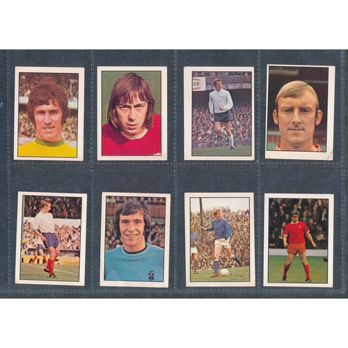 422 - TOP SELLERS (PANINI) and WILLIAMS FORLAG soccer cards, Bobby Moore, George Best etc. Mixed condition... 