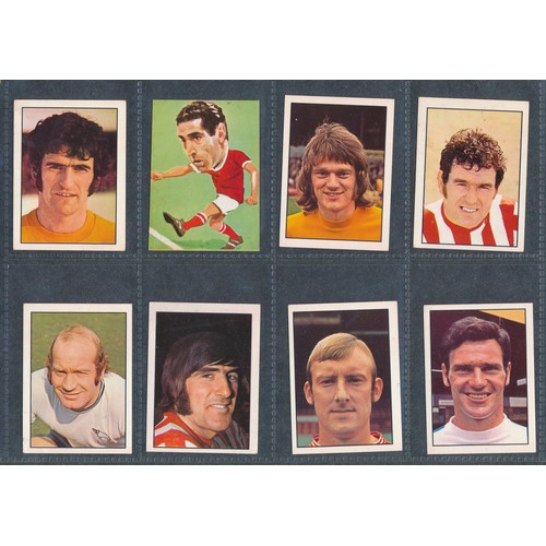 422 - TOP SELLERS (PANINI) and WILLIAMS FORLAG soccer cards, Bobby Moore, George Best etc. Mixed condition... 