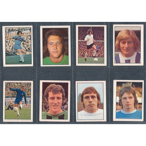 422 - TOP SELLERS (PANINI) and WILLIAMS FORLAG soccer cards, Bobby Moore, George Best etc. Mixed condition... 