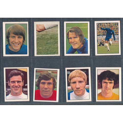 422 - TOP SELLERS (PANINI) and WILLIAMS FORLAG soccer cards, Bobby Moore, George Best etc. Mixed condition... 