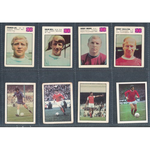 422 - TOP SELLERS (PANINI) and WILLIAMS FORLAG soccer cards, Bobby Moore, George Best etc. Mixed condition... 