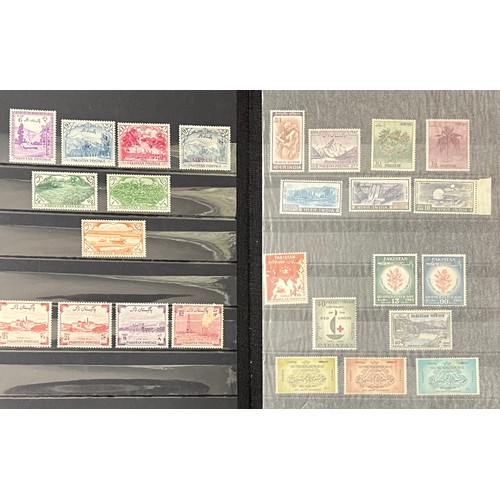 70 - Pakistan, 1948 onwards collection in small stockbook, including various sets with high-vals to 25r. ... 