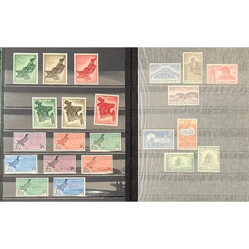 70 - Pakistan, 1948 onwards collection in small stockbook, including various sets with high-vals to 25r. ... 