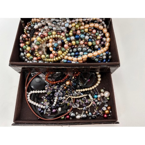 26 - A jewellery box containing numerous pearl (many dyed) and  necklaces, bracelets and earrings, many w... 